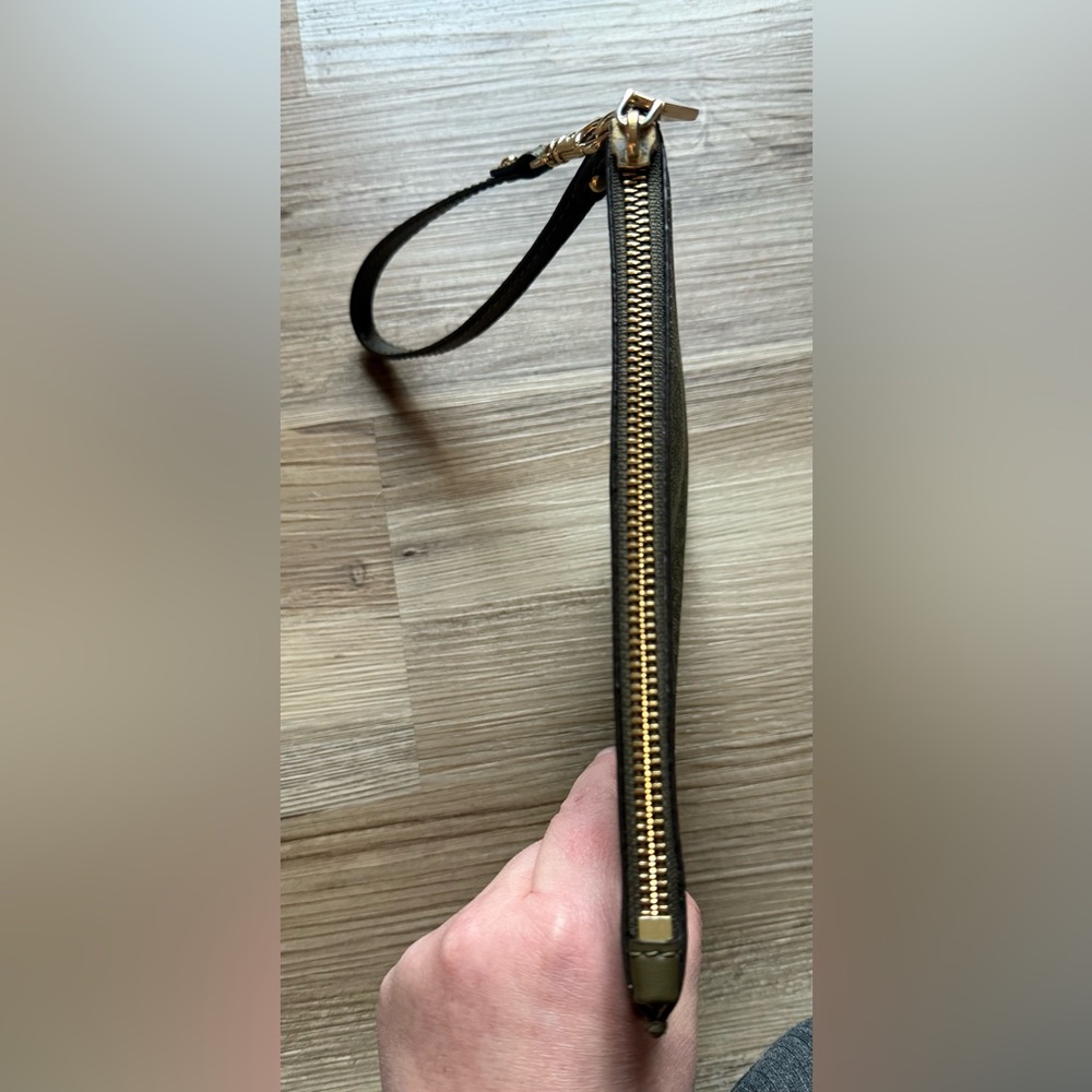 Michael Kors monogram clutch or wristlet - Picture 5 of 5